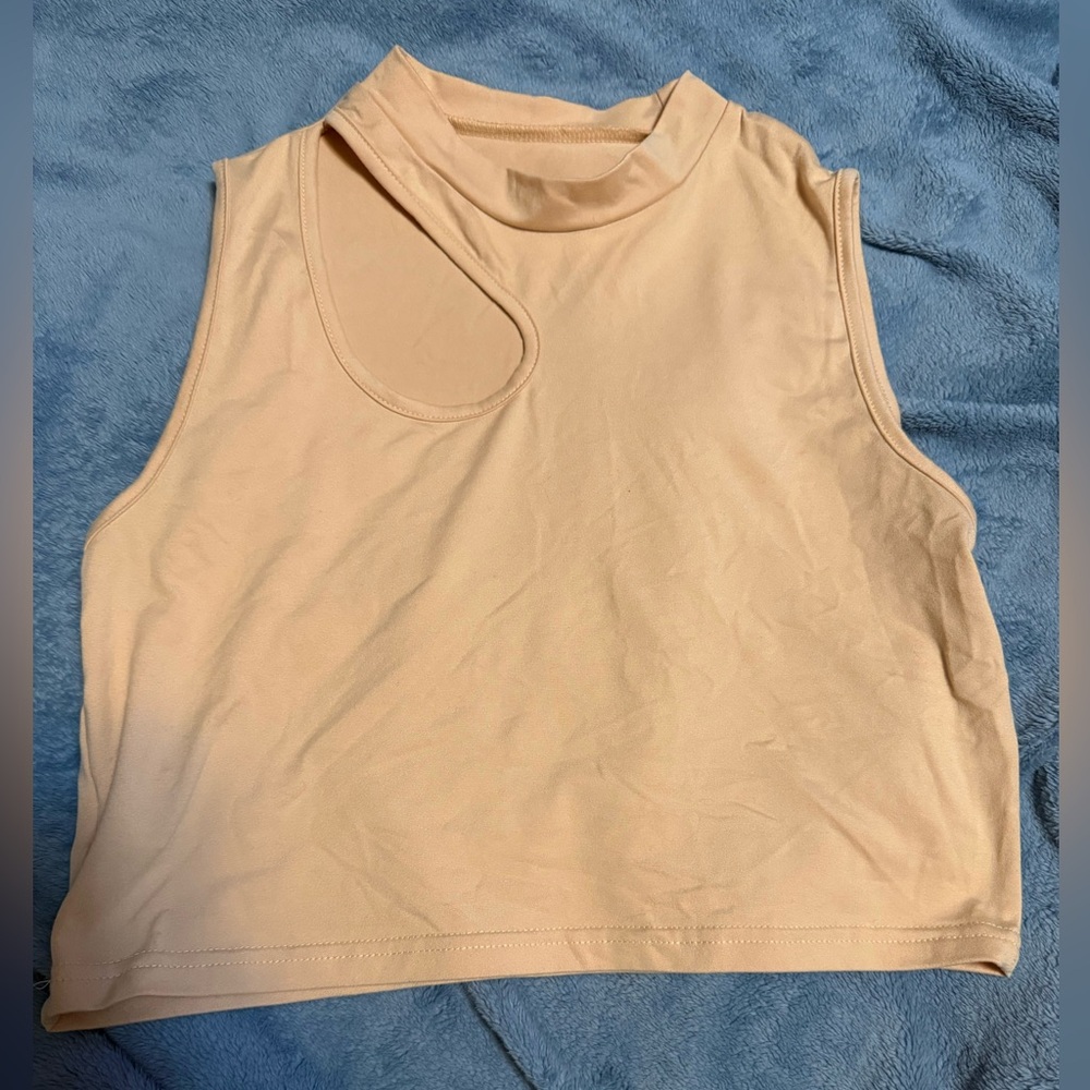 Chic Peach Sleeveless Crop Top